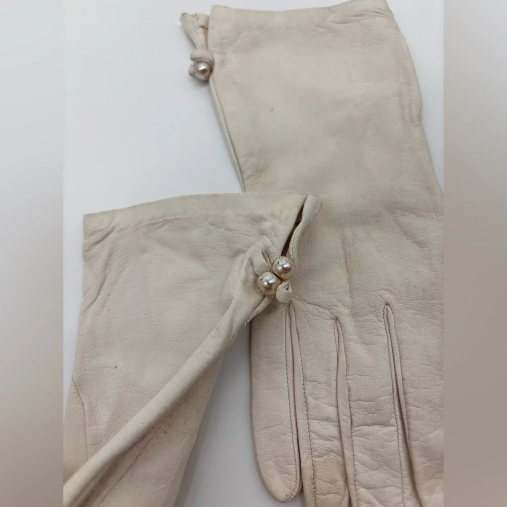 Vintage RICHARD Y TAYLOR White Kid Leather Gloves – 100% Silk Lined Pearl Button
